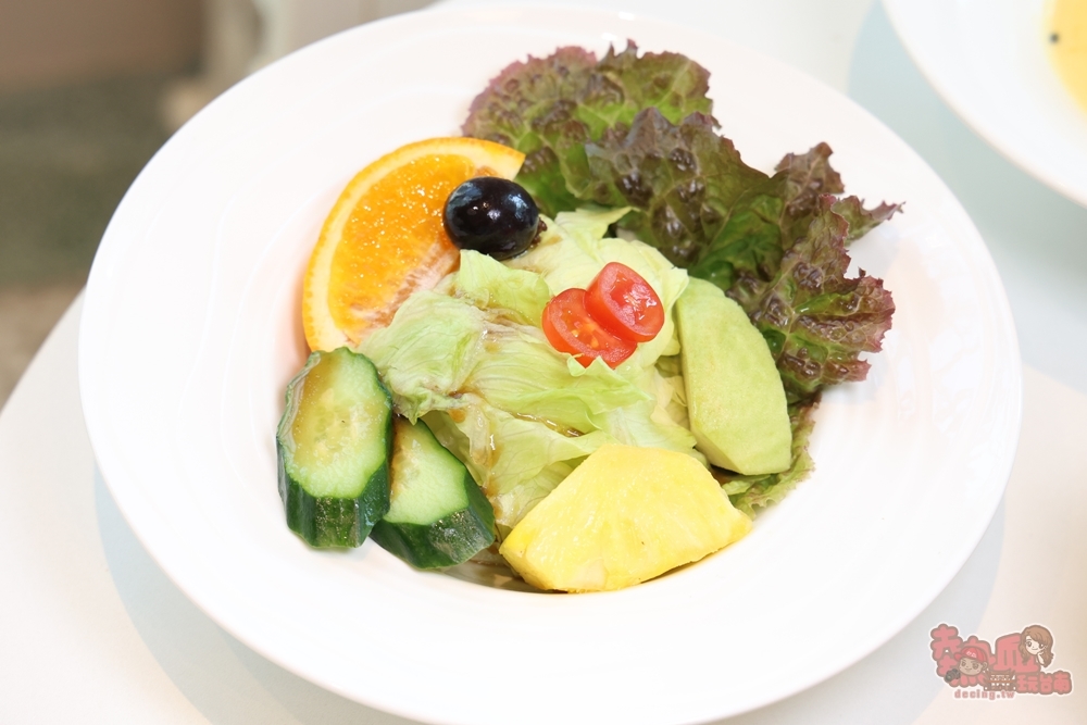 【台南美食】小洋房義式餐廳:隱藏在田園邊的安定小洋房,少見的義大利烤魚料理,整隻鮭魚頭上桌~ 【台南美食】小洋房義式餐廳:隱藏在田園邊的安定小洋房,少見的義大利烤魚料理,整隻鮭魚頭上桌~