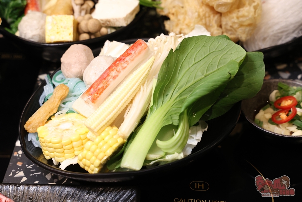 【台南火鍋】蕾鼎鍋物:森林系火鍋吃到飽,花雕雞,濃蒜鍋老饕最愛,必吃搭配海鮮拼盤 【台南火鍋】蕾鼎鍋物:森林系火鍋吃到飽,花雕雞,濃蒜鍋老饕最愛,必吃搭配海鮮拼盤