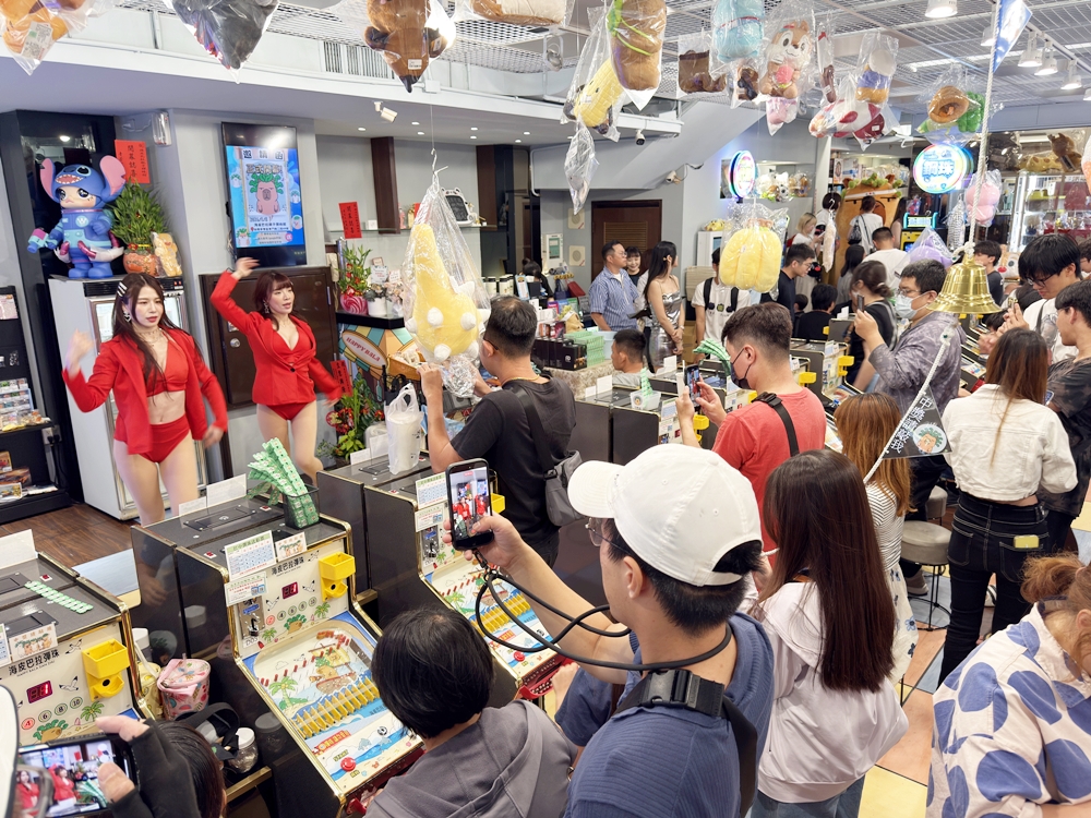 【台南彈珠台】海皮巴拉彈珠:台南最新型態的彈珠台,彈珠免費玩,飲料免費喝,集點還有超多商品可以換~ 【台南彈珠台】海皮巴拉彈珠:台南最新型態的彈珠台,彈珠免費玩,飲料免費喝,集點還有超多商品可以換~