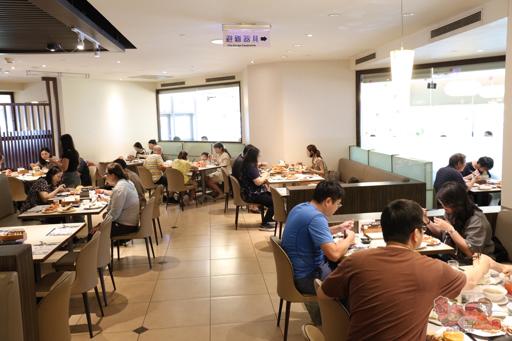 【台南吃到飽】台糖長榮酒店-吃遍天下自助餐廳:日本美食祭來了,超過100種料理,平日午晚就有日本松葉蟹腳吃到飽,購買餐券真的千元有找~ 【台南吃到飽】台糖長榮酒店-吃遍天下自助餐廳:日本美食祭來了,超過100種料理,平日午晚就有日本松葉蟹腳吃到飽,購買餐券真的千元有找~