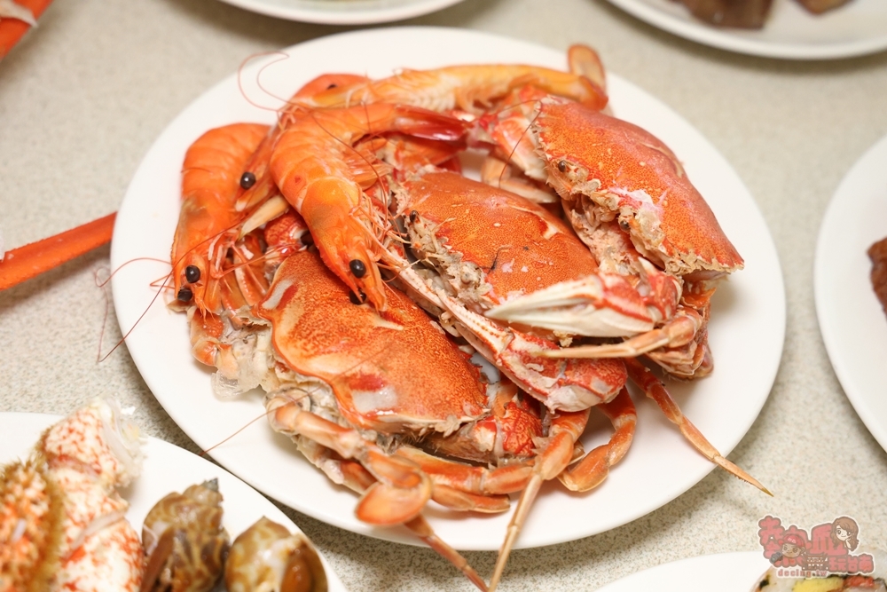 【台南吃到飽】台糖長榮酒店-吃遍天下自助餐廳:日本美食祭來了,超過100種料理,平日午晚就有日本松葉蟹腳吃到飽,購買餐券真的千元有找~ 【台南吃到飽】台糖長榮酒店-吃遍天下自助餐廳:日本美食祭來了,超過100種料理,平日午晚就有日本松葉蟹腳吃到飽,購買餐券真的千元有找~