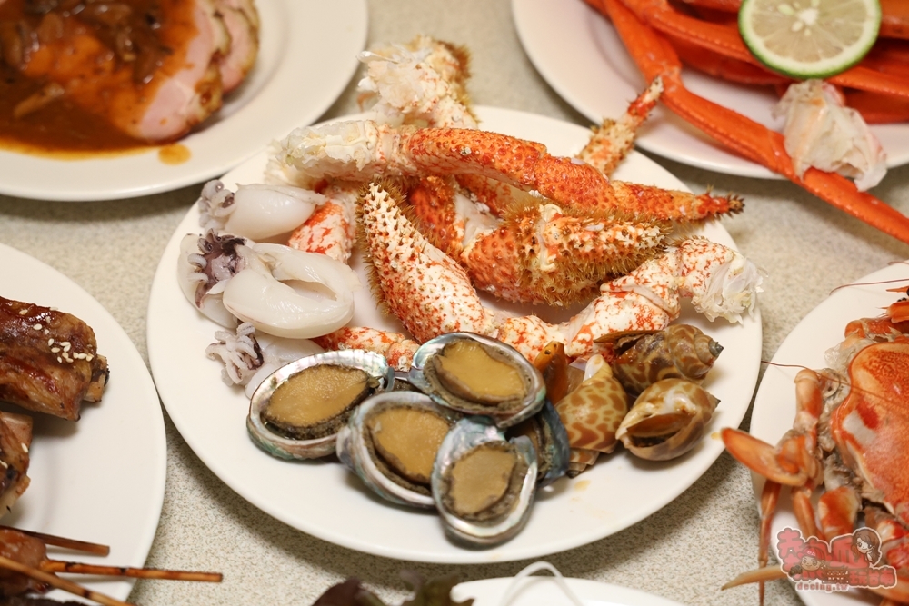 【台南吃到飽】台糖長榮酒店-吃遍天下自助餐廳:日本美食祭來了,超過100種料理,平日午晚就有日本松葉蟹腳吃到飽,購買餐券真的千元有找~ 【台南吃到飽】台糖長榮酒店-吃遍天下自助餐廳:日本美食祭來了,超過100種料理,平日午晚就有日本松葉蟹腳吃到飽,購買餐券真的千元有找~