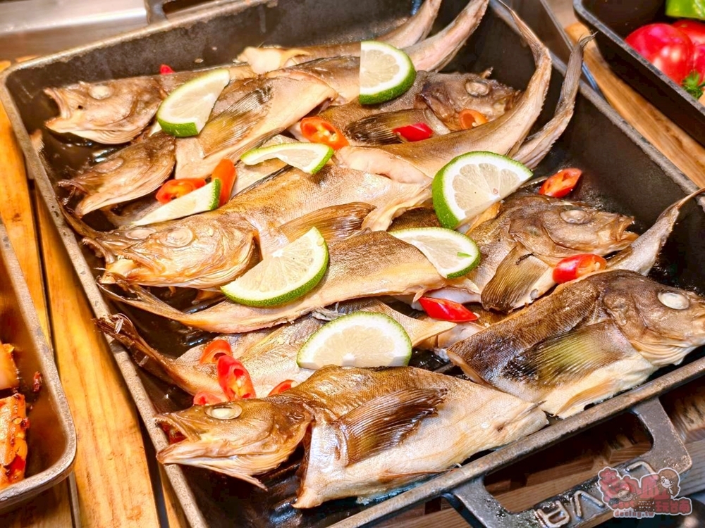 【台南吃到飽】台糖長榮酒店-吃遍天下自助餐廳:日本美食祭來了,超過100種料理,平日午晚就有日本松葉蟹腳吃到飽,購買餐券真的千元有找~ 【台南吃到飽】台糖長榮酒店-吃遍天下自助餐廳:日本美食祭來了,超過100種料理,平日午晚就有日本松葉蟹腳吃到飽,購買餐券真的千元有找~