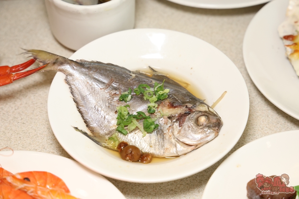 【台南吃到飽】台糖長榮酒店-吃遍天下自助餐廳:日本美食祭來了,超過100種料理,平日午晚就有日本松葉蟹腳吃到飽,購買餐券真的千元有找~ 【台南吃到飽】台糖長榮酒店-吃遍天下自助餐廳:日本美食祭來了,超過100種料理,平日午晚就有日本松葉蟹腳吃到飽,購買餐券真的千元有找~
