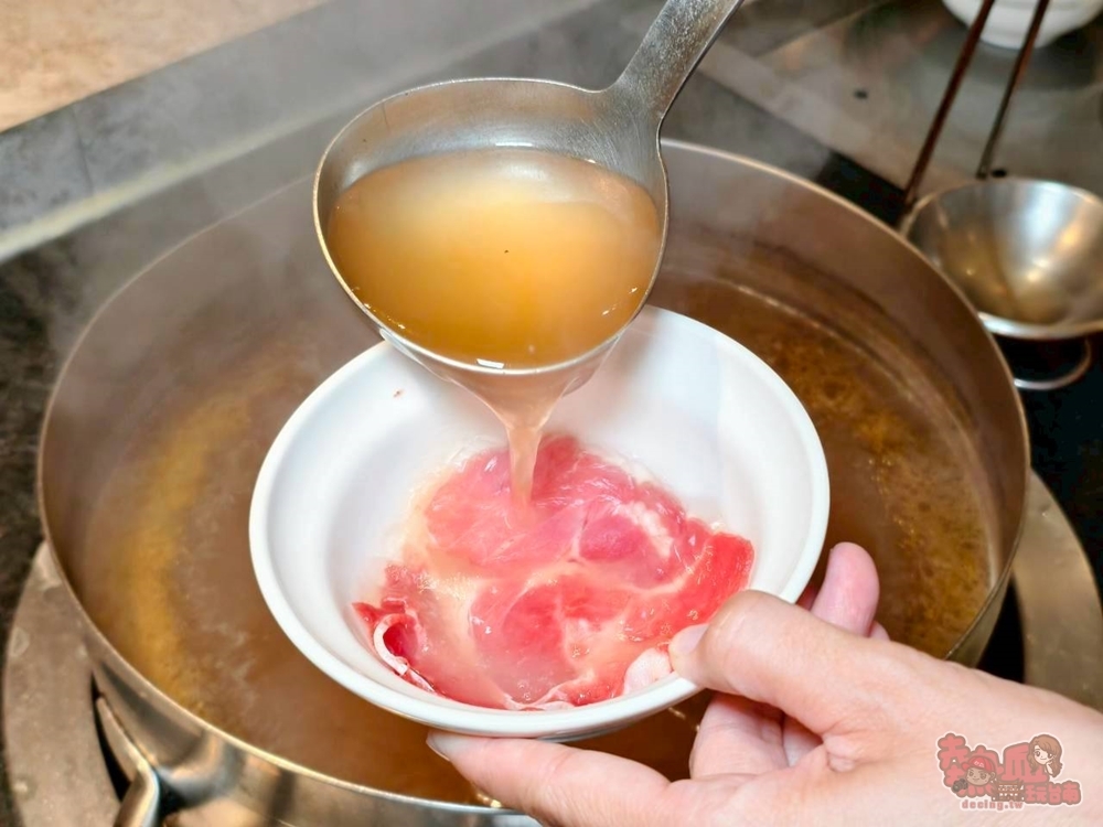 【台南吃到飽】台糖長榮酒店-吃遍天下自助餐廳:日本美食祭來了,超過100種料理,平日午晚就有日本松葉蟹腳吃到飽,購買餐券真的千元有找~ 【台南吃到飽】台糖長榮酒店-吃遍天下自助餐廳:日本美食祭來了,超過100種料理,平日午晚就有日本松葉蟹腳吃到飽,購買餐券真的千元有找~