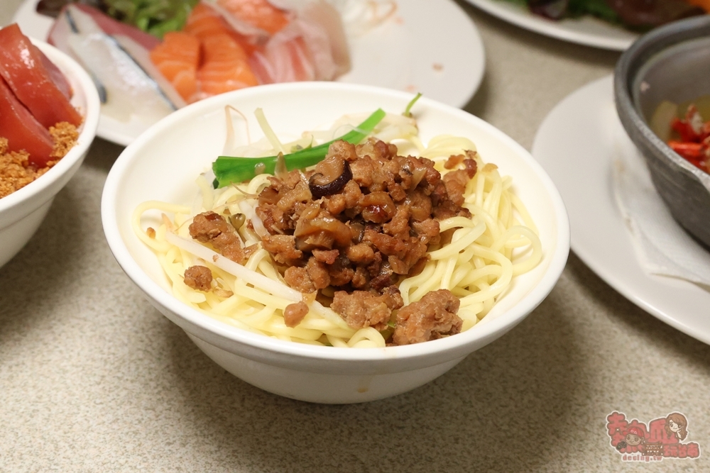 【台南吃到飽】台糖長榮酒店-吃遍天下自助餐廳:日本美食祭來了,超過100種料理,平日午晚就有日本松葉蟹腳吃到飽,購買餐券真的千元有找~ 【台南吃到飽】台糖長榮酒店-吃遍天下自助餐廳:日本美食祭來了,超過100種料理,平日午晚就有日本松葉蟹腳吃到飽,購買餐券真的千元有找~