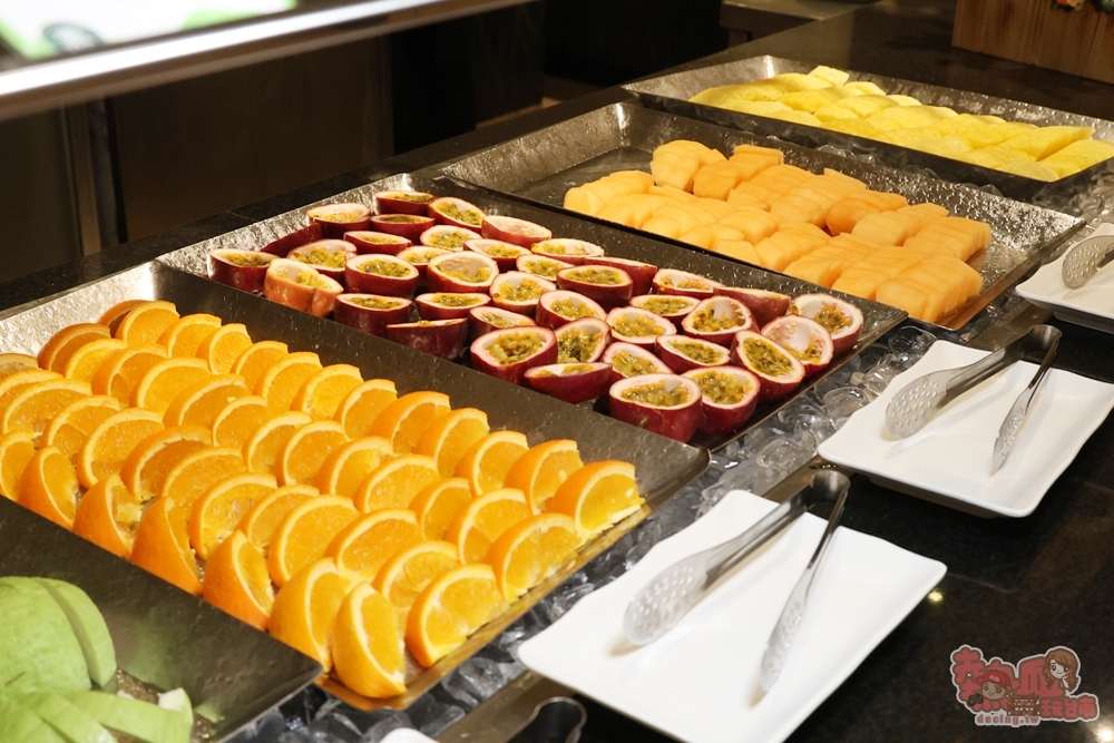 【台南吃到飽】台糖長榮酒店-吃遍天下自助餐廳:日本美食祭來了,超過100種料理,平日午晚就有日本松葉蟹腳吃到飽,購買餐券真的千元有找~ 【台南吃到飽】台糖長榮酒店-吃遍天下自助餐廳:日本美食祭來了,超過100種料理,平日午晚就有日本松葉蟹腳吃到飽,購買餐券真的千元有找~