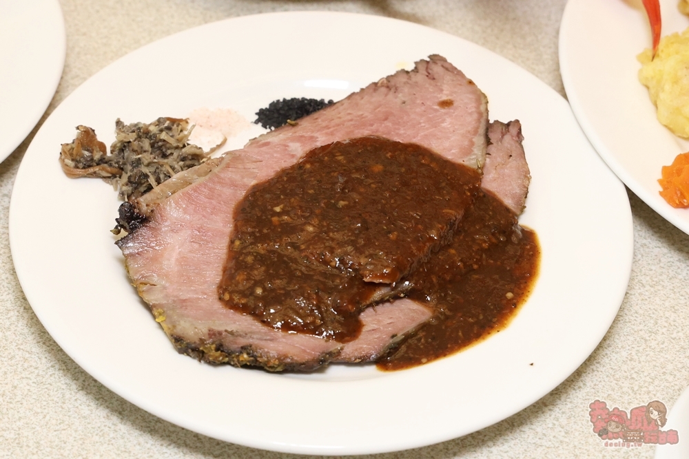 【台南吃到飽】台糖長榮酒店-吃遍天下自助餐廳:日本美食祭來了,超過100種料理,平日午晚就有日本松葉蟹腳吃到飽,購買餐券真的千元有找~ 【台南吃到飽】台糖長榮酒店-吃遍天下自助餐廳:日本美食祭來了,超過100種料理,平日午晚就有日本松葉蟹腳吃到飽,購買餐券真的千元有找~