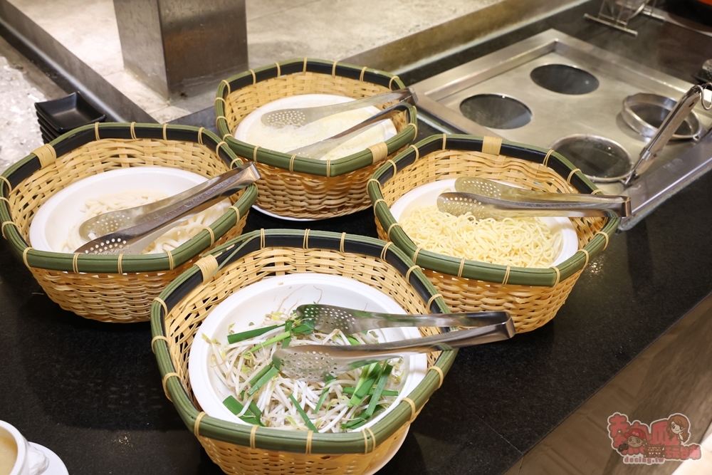 【台南吃到飽】台糖長榮酒店-吃遍天下自助餐廳:日本美食祭來了,超過100種料理,平日午晚就有日本松葉蟹腳吃到飽,購買餐券真的千元有找~ 【台南吃到飽】台糖長榮酒店-吃遍天下自助餐廳:日本美食祭來了,超過100種料理,平日午晚就有日本松葉蟹腳吃到飽,購買餐券真的千元有找~