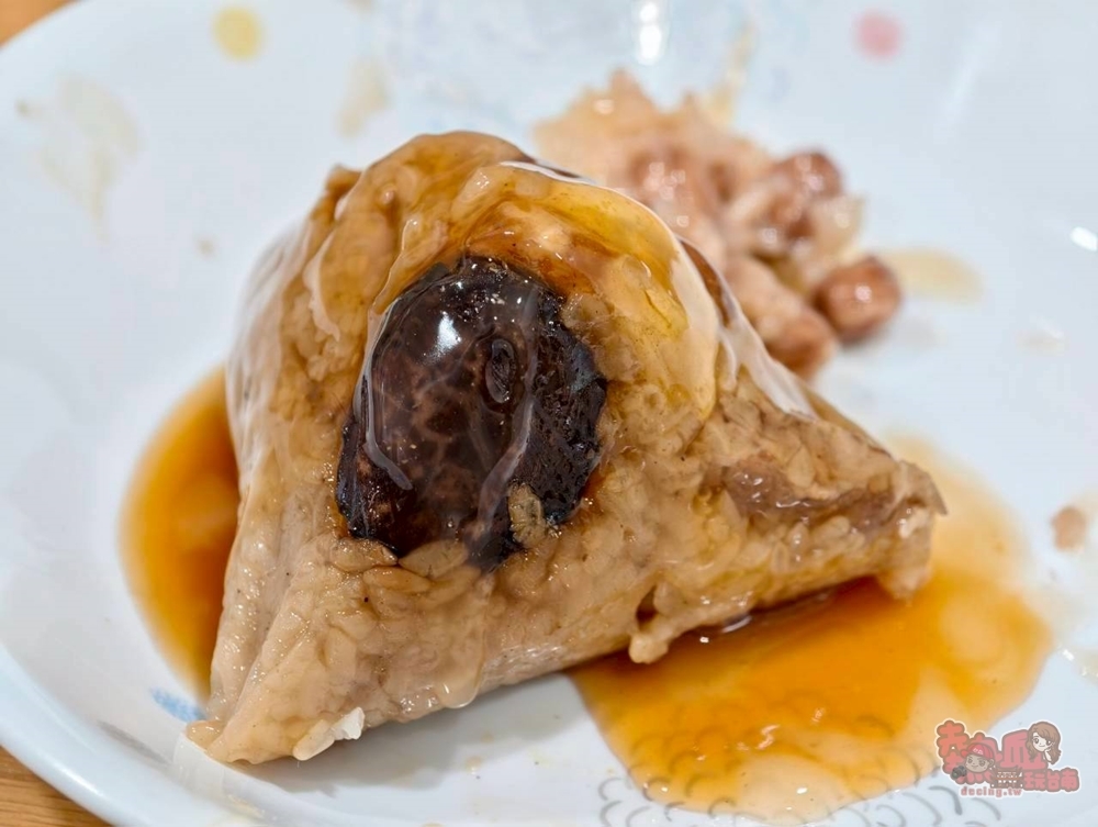 【台南美食】春蚵嗲:國華街超人氣蚵嗲店,隱藏版菜粽只要35元,驚人的爆量花生料,在地人的心頭好~ 【台南美食】春蚵嗲:國華街超人氣蚵嗲店,隱藏版菜粽只要35元,驚人的爆量花生料,在地人的心頭好~