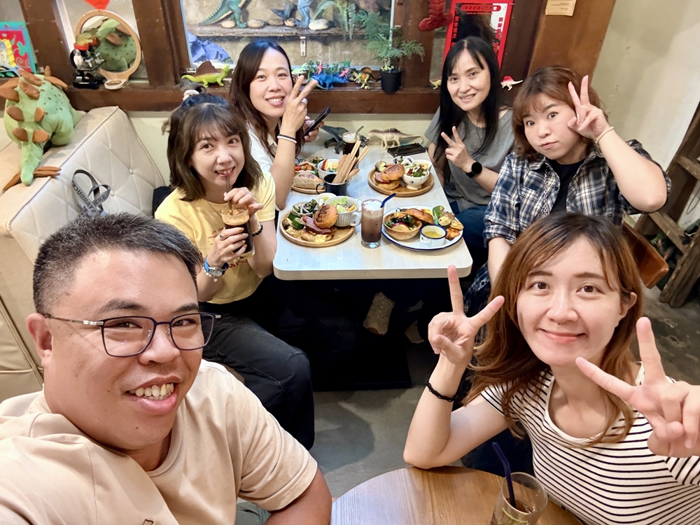 【台南美食】龍百貨:台南唯一恐龍系早午餐,根本是男生們的夢想店,三歲以上兒童可入場~ 【台南美食】龍百貨:台南唯一恐龍系早午餐,根本是男生們的夢想店,三歲以上兒童可入場~