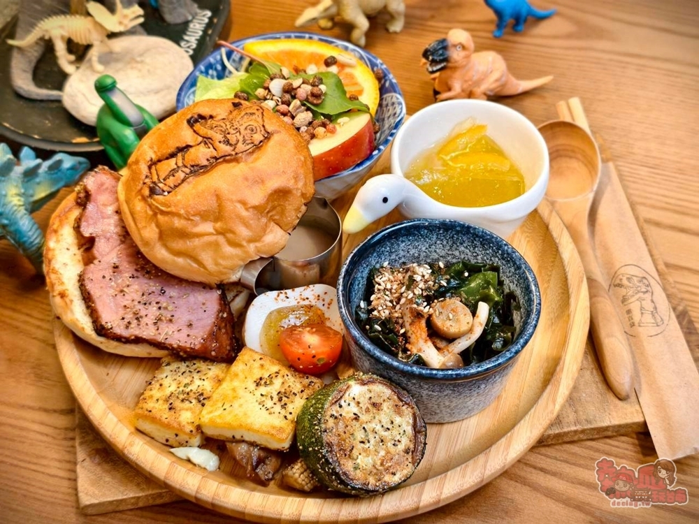 【台南美食】龍百貨:台南唯一恐龍系早午餐,根本是男生們的夢想店,三歲以上兒童可入場~ 【台南美食】龍百貨:台南唯一恐龍系早午餐,根本是男生們的夢想店,三歲以上兒童可入場~