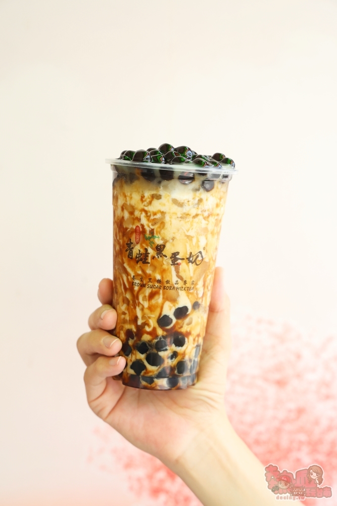 【台南飲料】青蛙黑蛋奶:連續三年珍奶界的全國冠軍,夏天必喝冰淇淋尬黑蛋奶,芒果冰沙都超消暑~ 【台南飲料】青蛙黑蛋奶:連續三年珍奶界的全國冠軍,夏天必喝冰淇淋尬黑蛋奶,芒果冰沙都超消暑~