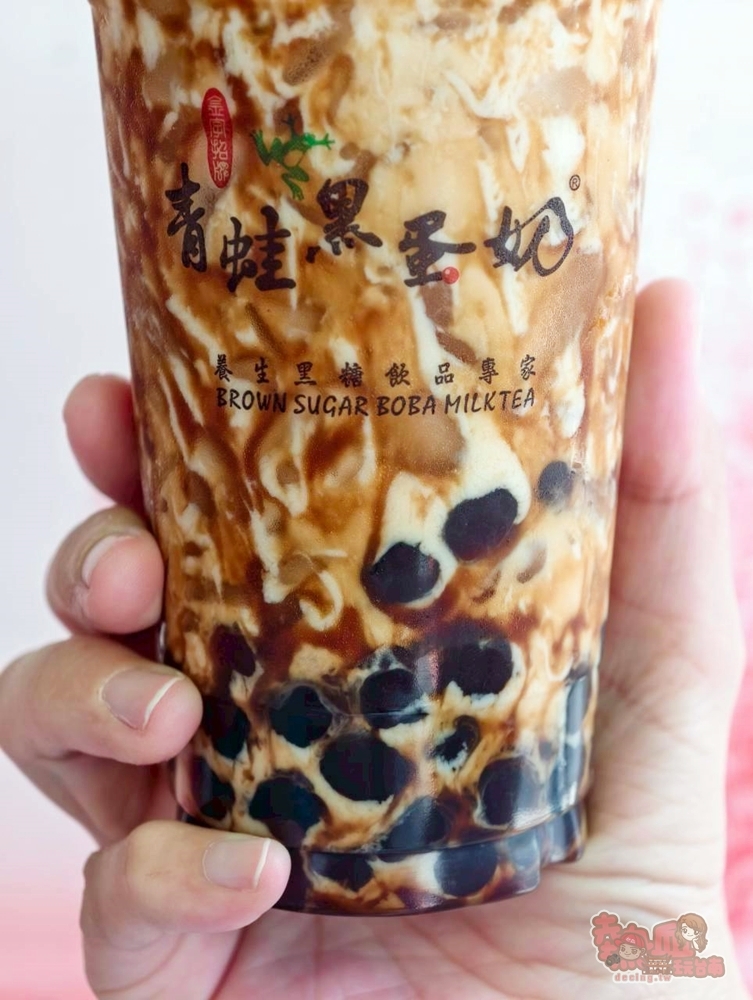 【台南飲料】青蛙黑蛋奶:連續三年珍奶界的全國冠軍,夏天必喝冰淇淋尬黑蛋奶,芒果冰沙都超消暑~ 【台南飲料】青蛙黑蛋奶:連續三年珍奶界的全國冠軍,夏天必喝冰淇淋尬黑蛋奶,芒果冰沙都超消暑~