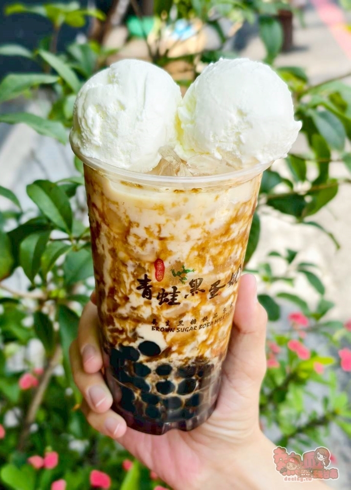 【台南飲料】青蛙黑蛋奶:連續三年珍奶界的全國冠軍,夏天必喝冰淇淋尬黑蛋奶,芒果冰沙都超消暑~ 【台南飲料】青蛙黑蛋奶:連續三年珍奶界的全國冠軍,夏天必喝冰淇淋尬黑蛋奶,芒果冰沙都超消暑~