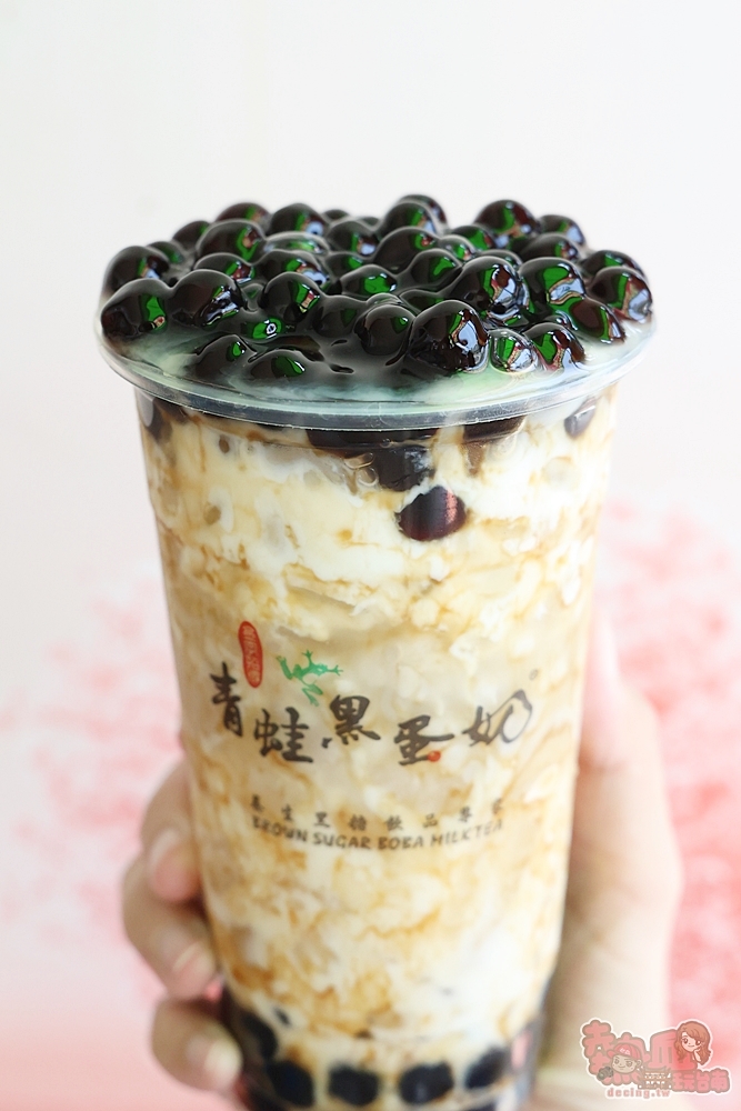 【台南飲料】青蛙黑蛋奶:連續三年珍奶界的全國冠軍,夏天必喝冰淇淋尬黑蛋奶,芒果冰沙都超消暑~ 【台南飲料】青蛙黑蛋奶:連續三年珍奶界的全國冠軍,夏天必喝冰淇淋尬黑蛋奶,芒果冰沙都超消暑~