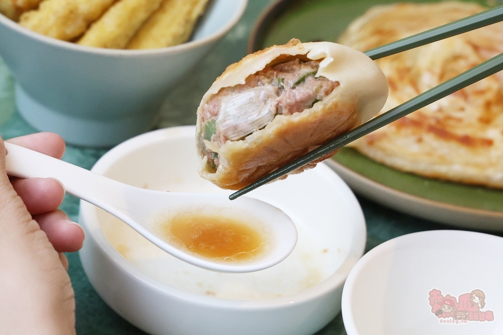 【台南美食】酥香居北方精緻食府:在地人默默吃的台南麵食店,爆汁餡餅,功夫拌麵,酸辣湯一次滿足~ 【台南美食】酥香居北方精緻食府:在地人默默吃的台南麵食店,爆汁餡餅,功夫拌麵,酸辣湯一次滿足~