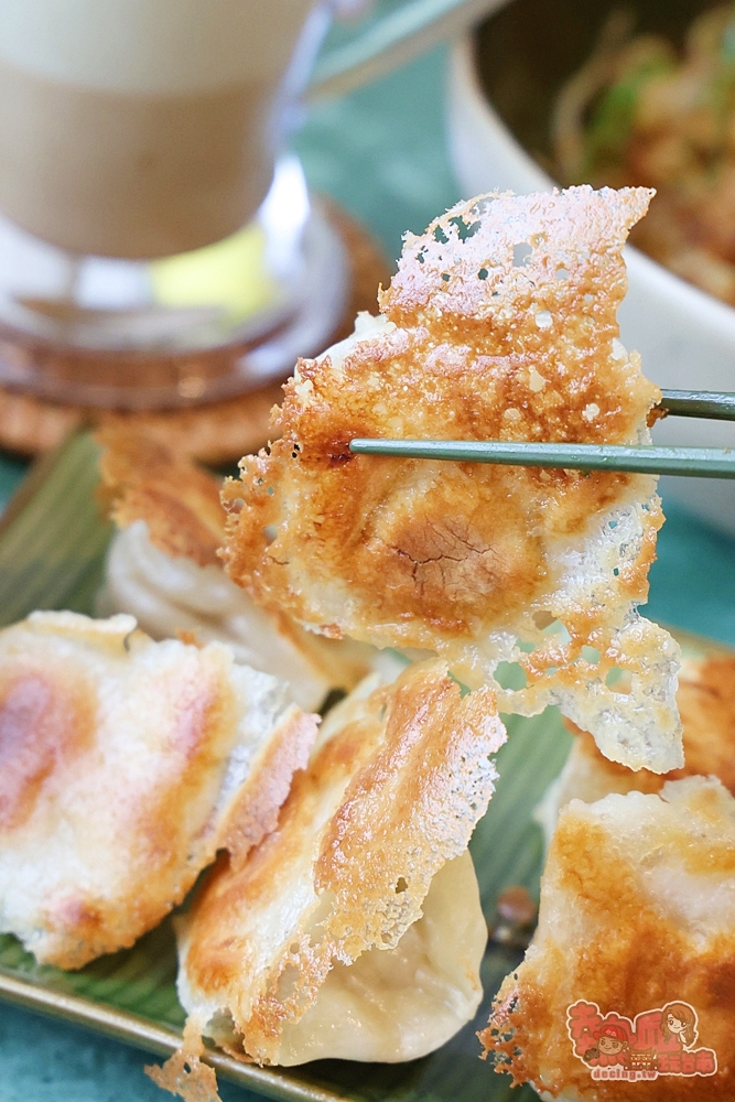 【台南美食】酥香居北方精緻食府:在地人默默吃的台南麵食店,爆汁餡餅,功夫拌麵,酸辣湯一次滿足~ 【台南美食】酥香居北方精緻食府:在地人默默吃的台南麵食店,爆汁餡餅,功夫拌麵,酸辣湯一次滿足~
