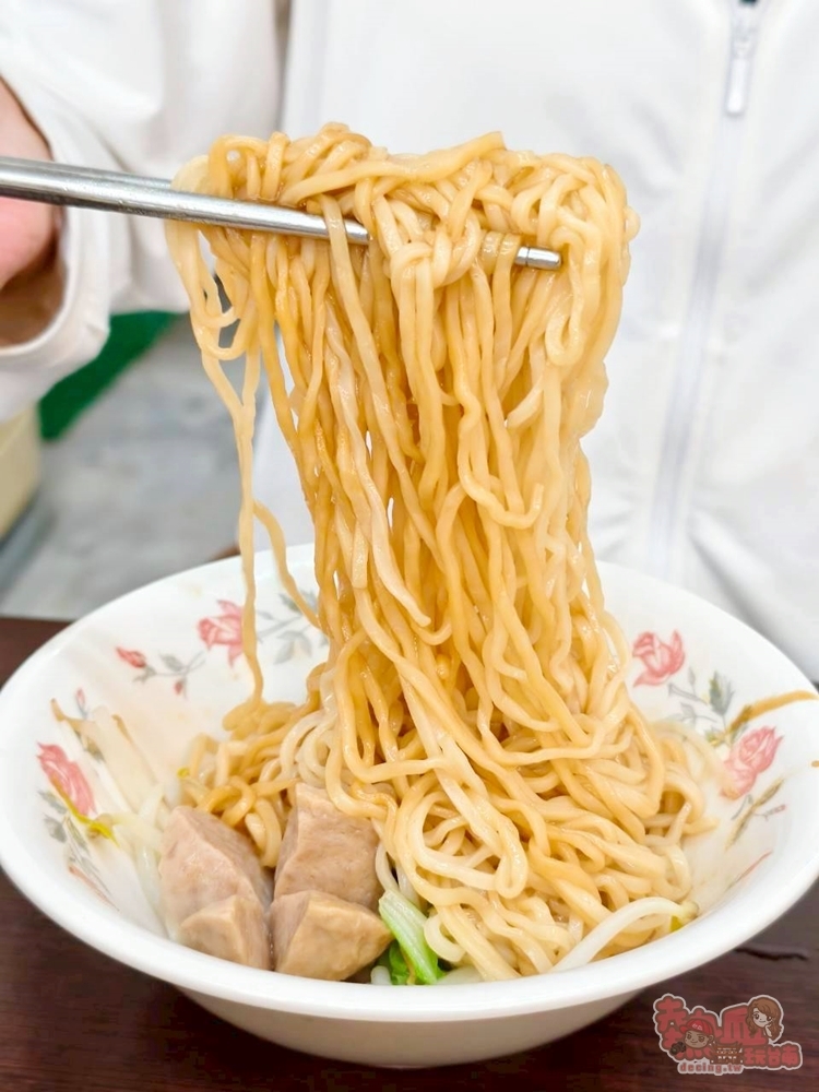 【台南美食】富成麵食:東區在地人愛店,份量多又好吃走CP值路線,大推傻瓜拌麵好耐吃~ 【台南美食】富成麵食:東區在地人愛店,份量多又好吃走CP值路線,大推傻瓜拌麵好耐吃~