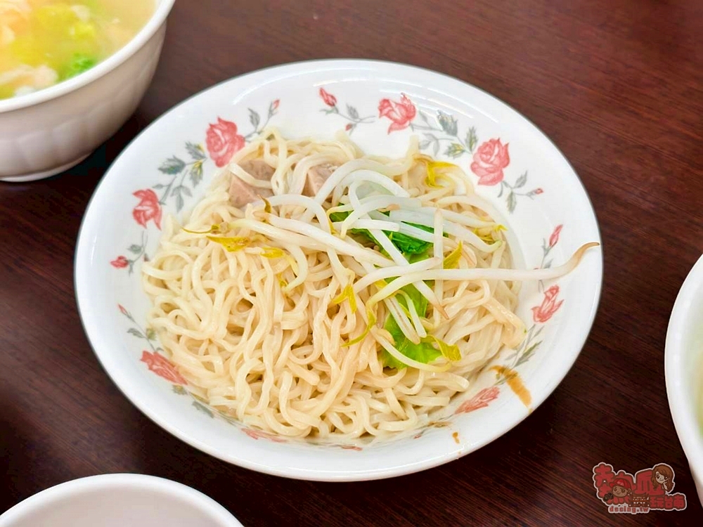 【台南美食】富成麵食:東區在地人愛店,份量多又好吃走CP值路線,大推傻瓜拌麵好耐吃~ 【台南美食】富成麵食:東區在地人愛店,份量多又好吃走CP值路線,大推傻瓜拌麵好耐吃~