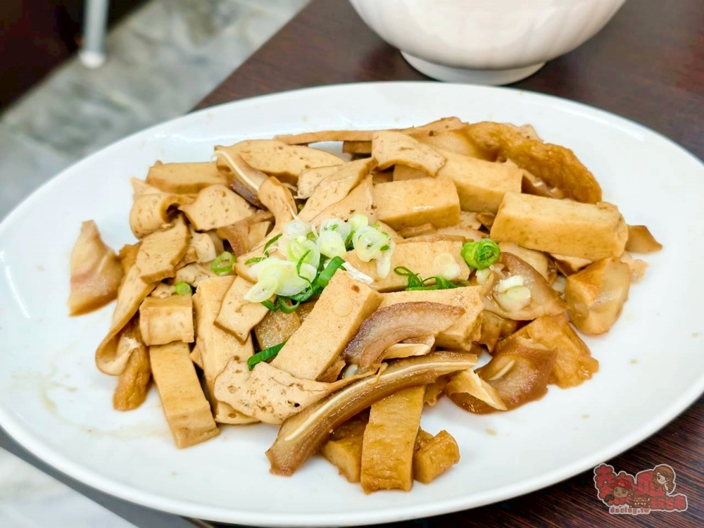 【台南美食】富成麵食:東區在地人愛店,份量多又好吃走CP值路線,大推傻瓜拌麵好耐吃~ 【台南美食】富成麵食:東區在地人愛店,份量多又好吃走CP值路線,大推傻瓜拌麵好耐吃~