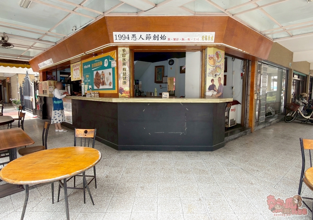 【台南美食】夏之林餐飲:愚人節開的30年老店,厚切豬排飯送700CC啤酒杯紅茶~ 【台南美食】夏之林餐飲:愚人節開的30年老店,厚切豬排飯送700CC啤酒杯紅茶~