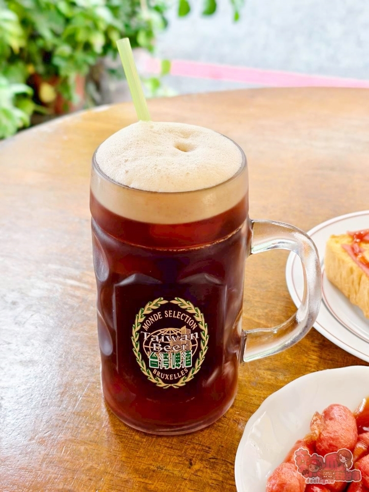 【台南美食】夏之林餐飲:愚人節開的30年老店,厚切豬排飯送700CC啤酒杯紅茶~ 【台南美食】夏之林餐飲:愚人節開的30年老店,厚切豬排飯送700CC啤酒杯紅茶~