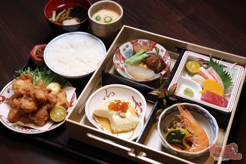 【台南美食】聚樂居酒屋午間定食睽違一年回歸,豪華九宮格定食霸氣登場,一上桌驚呼太浮誇,內用飲料免費無限暢飲~ 【台南美食】聚樂居酒屋午間定食睽違一年回歸,豪華九宮格定食霸氣登場,一上桌驚呼太浮誇,內用飲料免費無限暢飲~