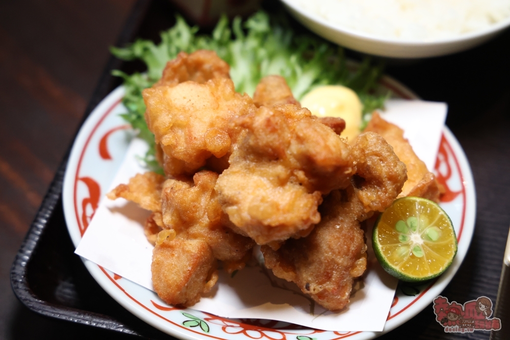 【台南美食】聚樂居酒屋午間定食睽違一年回歸,豪華九宮格定食霸氣登場,一上桌驚呼太浮誇,內用飲料免費無限暢飲~ 【台南美食】聚樂居酒屋午間定食睽違一年回歸,豪華九宮格定食霸氣登場,一上桌驚呼太浮誇,內用飲料免費無限暢飲~
