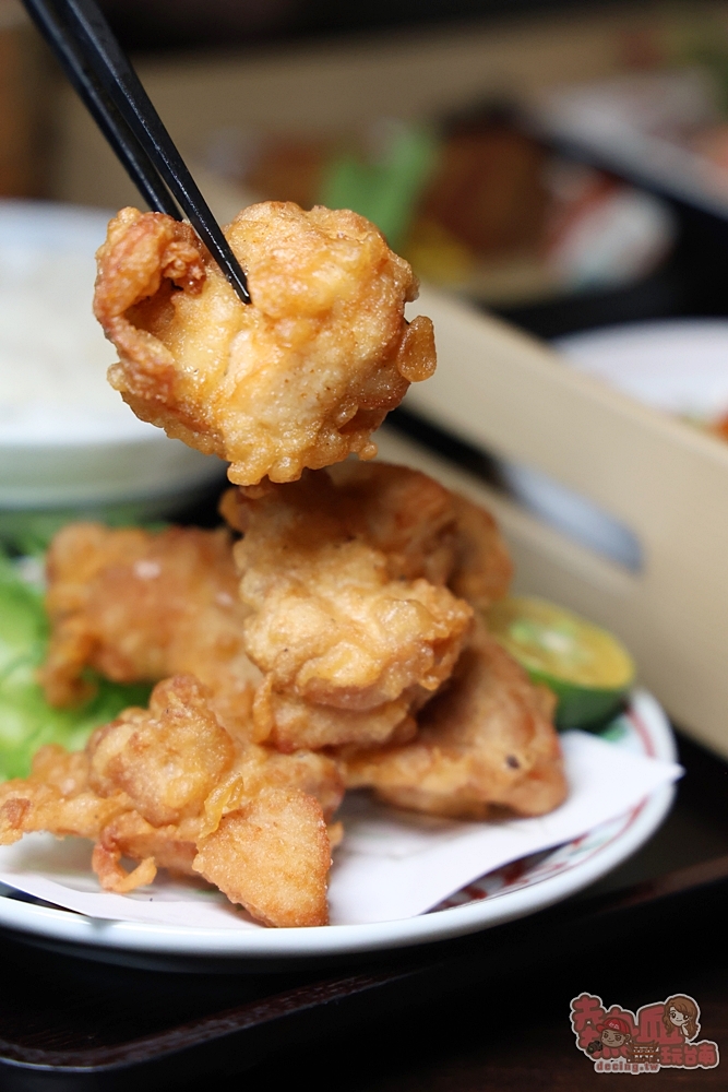 【台南美食】聚樂居酒屋午間定食睽違一年回歸,豪華九宮格定食霸氣登場,一上桌驚呼太浮誇,內用飲料免費無限暢飲~ 【台南美食】聚樂居酒屋午間定食睽違一年回歸,豪華九宮格定食霸氣登場,一上桌驚呼太浮誇,內用飲料免費無限暢飲~