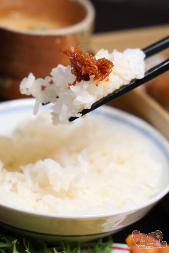 【台南美食】聚樂居酒屋午間定食睽違一年回歸,豪華九宮格定食霸氣登場,一上桌驚呼太浮誇,內用飲料免費無限暢飲~ 【台南美食】聚樂居酒屋午間定食睽違一年回歸,豪華九宮格定食霸氣登場,一上桌驚呼太浮誇,內用飲料免費無限暢飲~