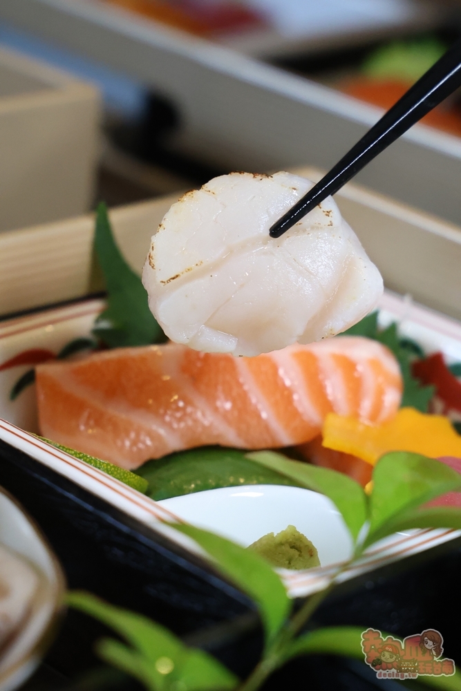【台南美食】聚樂居酒屋午間定食睽違一年回歸,豪華九宮格定食霸氣登場,一上桌驚呼太浮誇,內用飲料免費無限暢飲~ 【台南美食】聚樂居酒屋午間定食睽違一年回歸,豪華九宮格定食霸氣登場,一上桌驚呼太浮誇,內用飲料免費無限暢飲~
