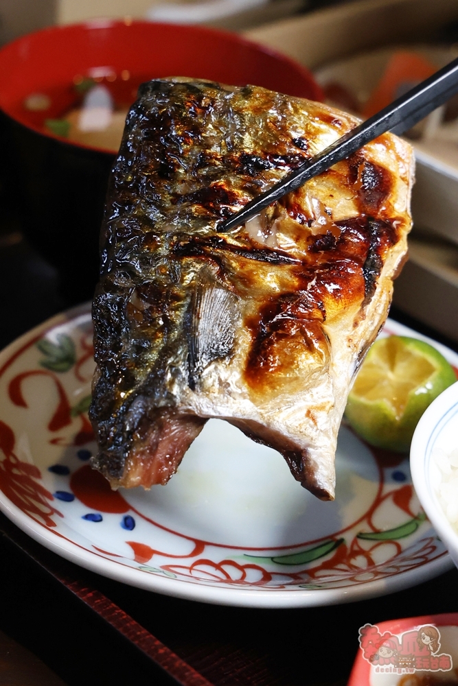 【台南美食】聚樂居酒屋午間定食睽違一年回歸,豪華九宮格定食霸氣登場,一上桌驚呼太浮誇,內用飲料免費無限暢飲~ 【台南美食】聚樂居酒屋午間定食睽違一年回歸,豪華九宮格定食霸氣登場,一上桌驚呼太浮誇,內用飲料免費無限暢飲~