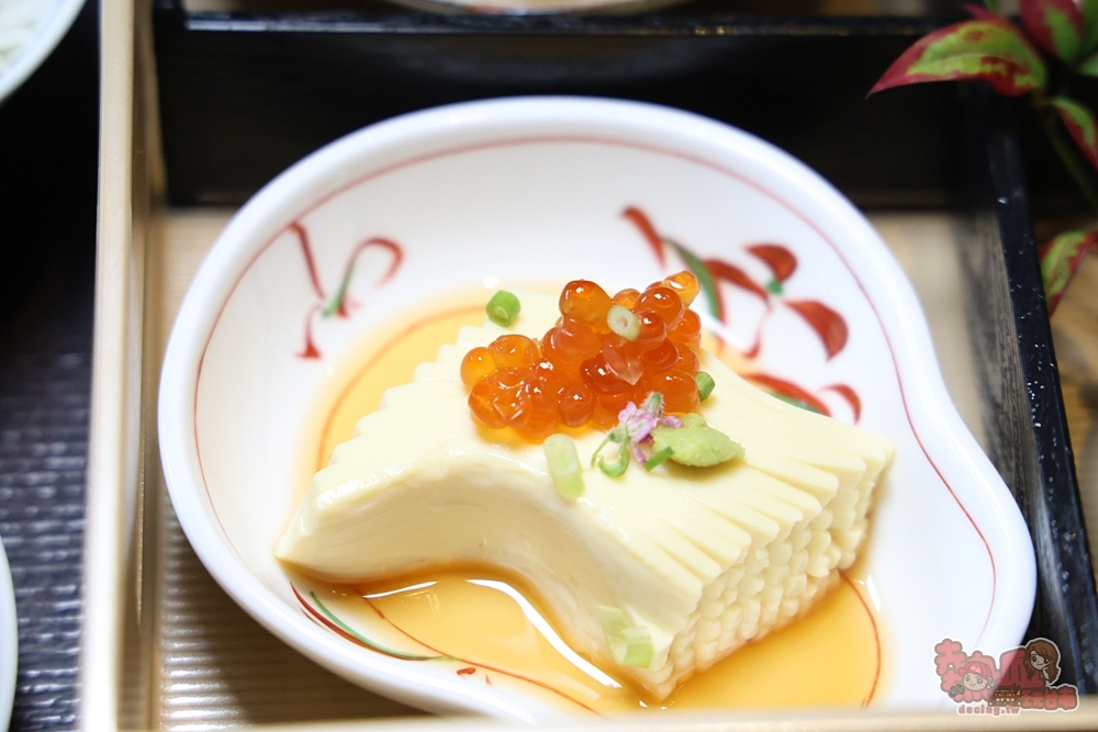 【台南美食】聚樂居酒屋午間定食睽違一年回歸,豪華九宮格定食霸氣登場,一上桌驚呼太浮誇,內用飲料免費無限暢飲~ 【台南美食】聚樂居酒屋午間定食睽違一年回歸,豪華九宮格定食霸氣登場,一上桌驚呼太浮誇,內用飲料免費無限暢飲~