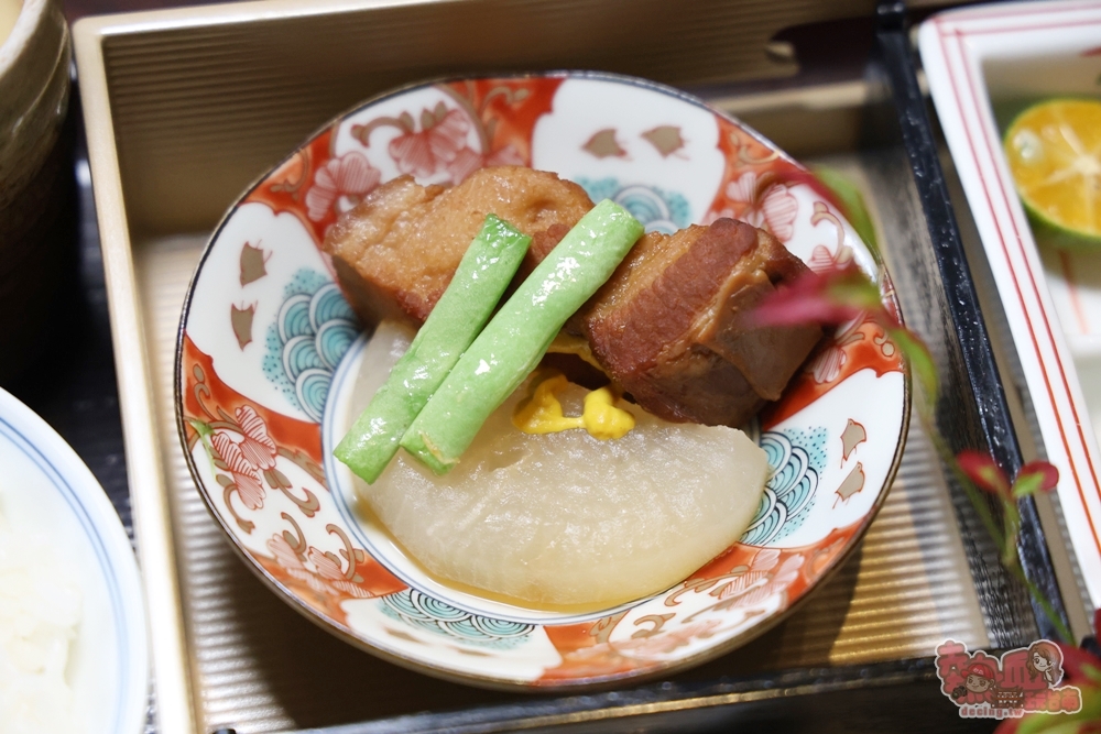 【台南美食】聚樂居酒屋午間定食睽違一年回歸,豪華九宮格定食霸氣登場,一上桌驚呼太浮誇,內用飲料免費無限暢飲~ 【台南美食】聚樂居酒屋午間定食睽違一年回歸,豪華九宮格定食霸氣登場,一上桌驚呼太浮誇,內用飲料免費無限暢飲~
