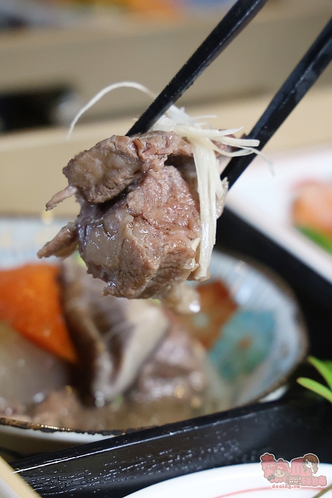 【台南美食】聚樂居酒屋午間定食睽違一年回歸,豪華九宮格定食霸氣登場,一上桌驚呼太浮誇,內用飲料免費無限暢飲~ 【台南美食】聚樂居酒屋午間定食睽違一年回歸,豪華九宮格定食霸氣登場,一上桌驚呼太浮誇,內用飲料免費無限暢飲~