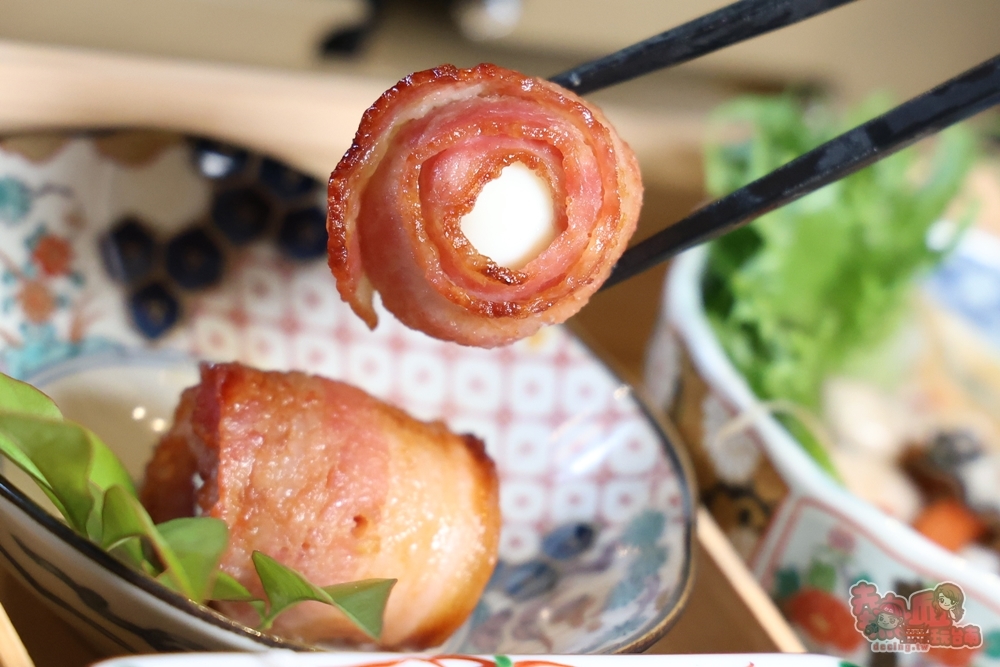 【台南美食】聚樂居酒屋午間定食睽違一年回歸,豪華九宮格定食霸氣登場,一上桌驚呼太浮誇,內用飲料免費無限暢飲~ 【台南美食】聚樂居酒屋午間定食睽違一年回歸,豪華九宮格定食霸氣登場,一上桌驚呼太浮誇,內用飲料免費無限暢飲~