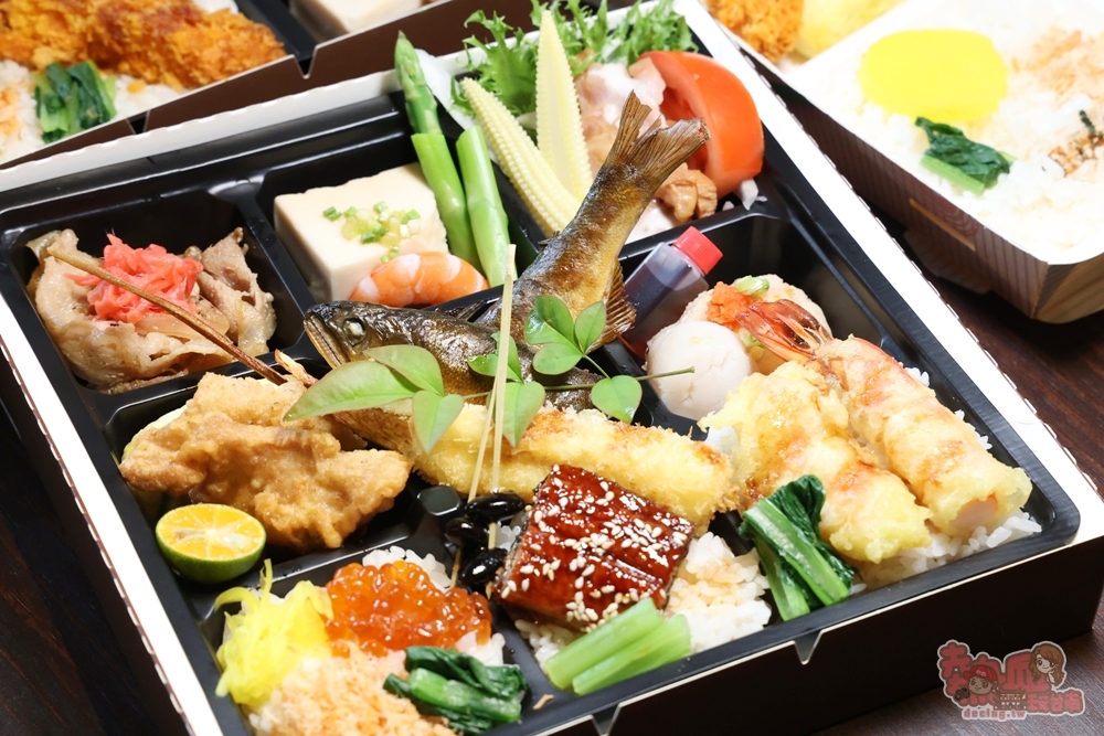 【台南美食】聚樂居酒屋午間定食睽違一年回歸,豪華九宮格定食霸氣登場,一上桌驚呼太浮誇,內用飲料免費無限暢飲~ 【台南美食】聚樂居酒屋午間定食睽違一年回歸,豪華九宮格定食霸氣登場,一上桌驚呼太浮誇,內用飲料免費無限暢飲~