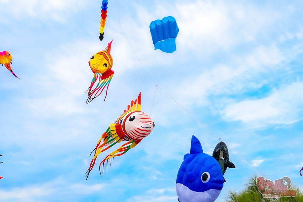 【台南活動】巨型章魚真的飛上天空了!2026七股鹽山風箏嘉年華登場,七股最美天空樂園只有這幾天~ 【台南活動】巨型章魚真的飛上天空了!2026七股鹽山風箏嘉年華登場,七股最美天空樂園只有這幾天~