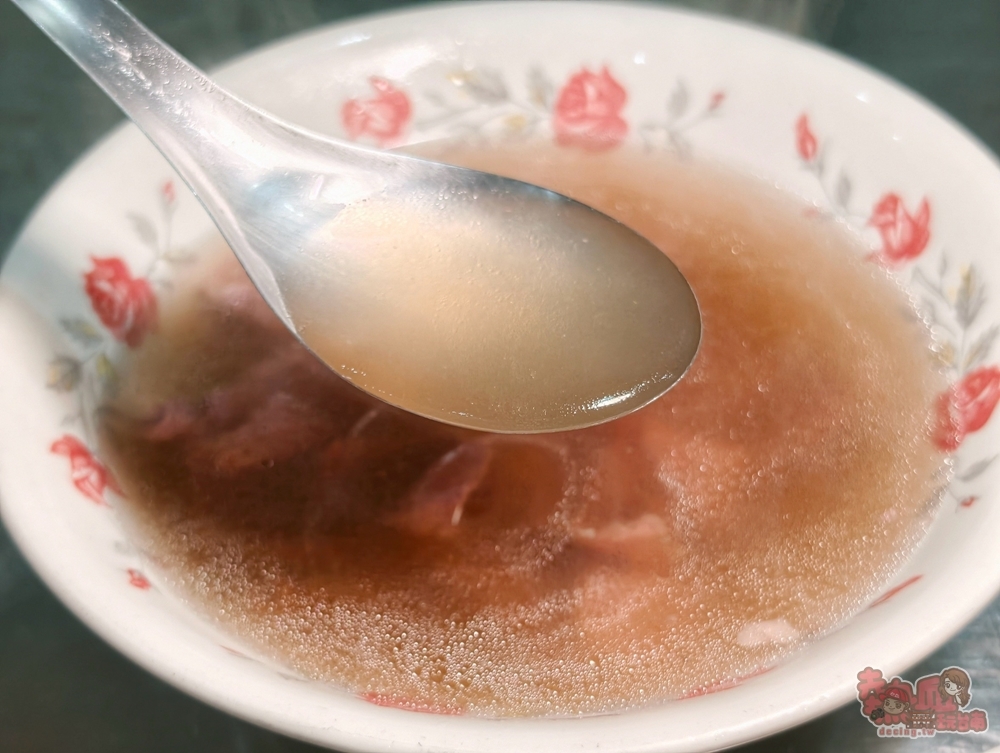 【台南美食】新鮮牛肉湯(東門店):低調的必比登推薦牛肉湯,湯頭清甜牛肉嫩口,還送肉燥飯+油豆腐~ 【台南美食】新鮮牛肉湯(東門店):低調的必比登推薦牛肉湯,湯頭清甜牛肉嫩口,還送肉燥飯+油豆腐~
