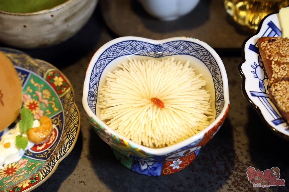 【台南美食】橋山.鵲邸 壽喜燒專門店:日本東京百年壽喜燒店進駐台南,全程桌邊服務,一次吃到關東+關西吃法~ 【台南美食】橋山.鵲邸 壽喜燒專門店:日本東京百年壽喜燒店進駐台南,全程桌邊服務,一次吃到關東+關西吃法~