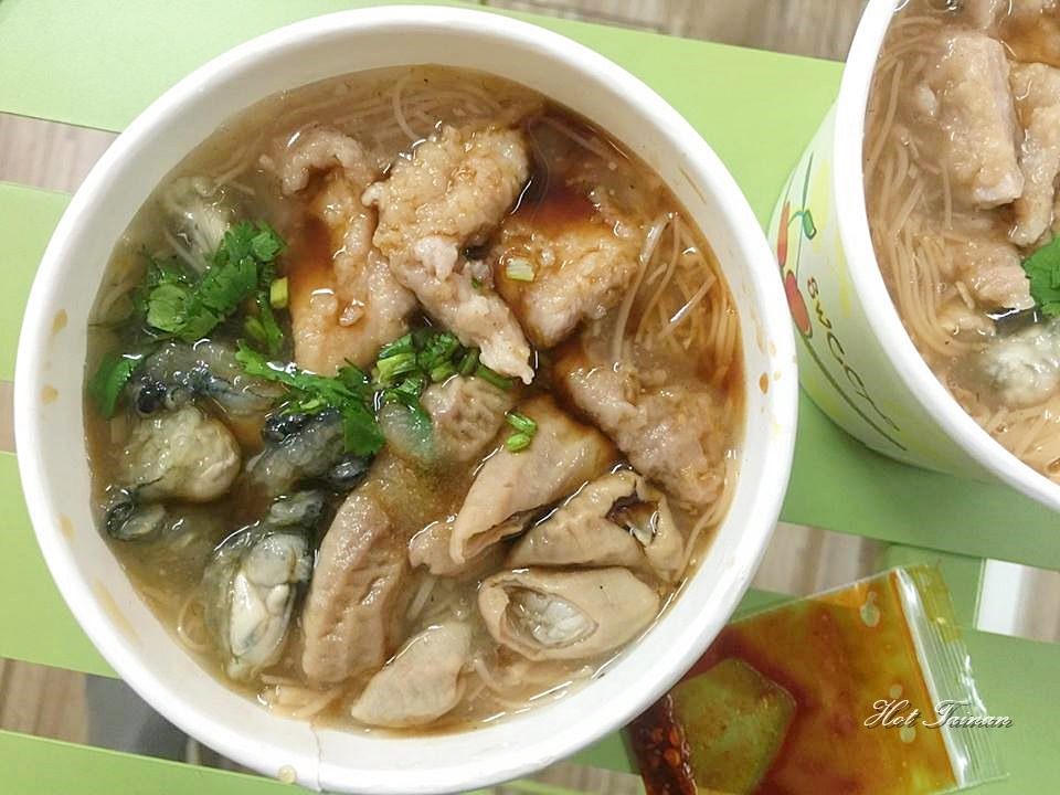 【台南安平區】晚餐隨意吃，就來碗簡單又不賴的大腸蚵仔麵線吧：楊記大腸蚵仔麵線